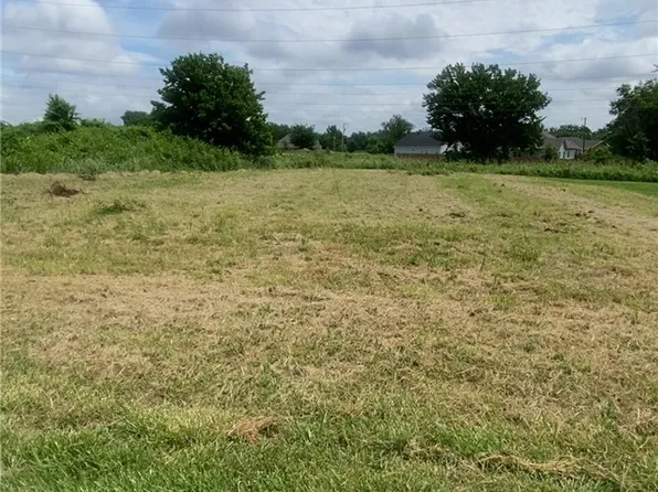 Francis Dr #16, Gravette, AR 72736