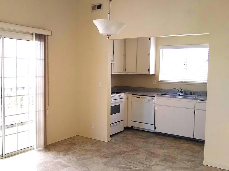 675 Hawthorne St #B — Photo 5