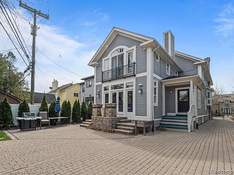 731 S Bates St — Photo 42