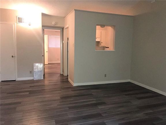 4th image of 1907 Fairlawn Ln #4