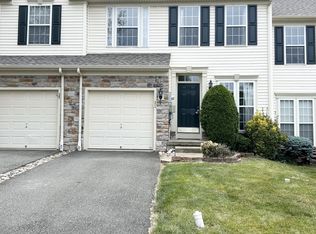 204 Creekside Dr, Pottstown, PA 19464