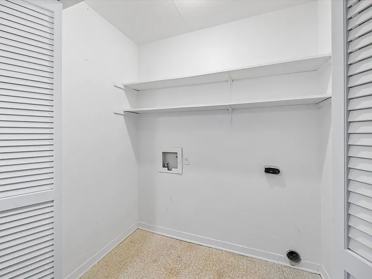 1617 W Sam Houston Pkwy S — Photo 17