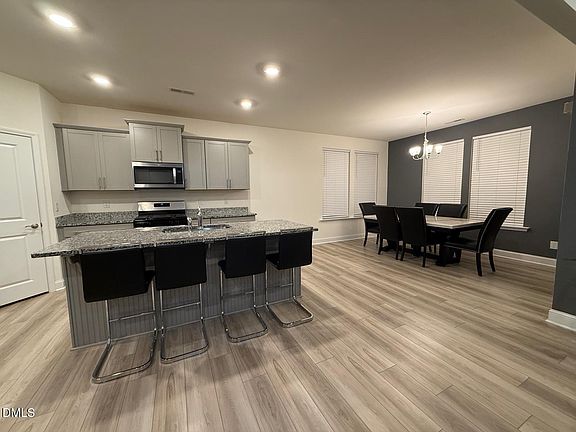 5th image of 64 Nailsworth St