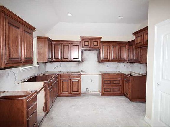 4th image of 703 Olivia Lane