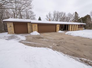 1340 Bobolink Ln, West Bend, WI 53095