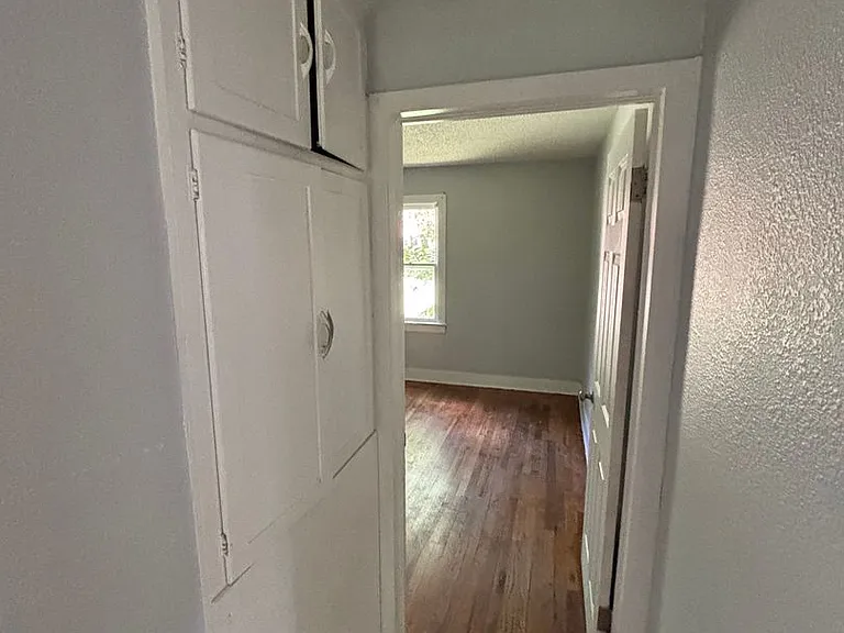1111 N Kansas Expy — Photo 9