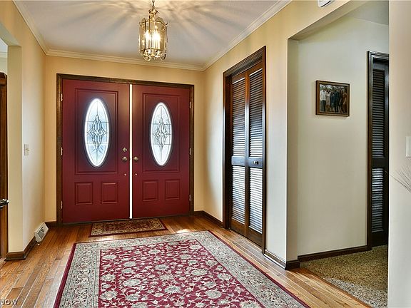 4th image of 9271 Hillview Dr NE