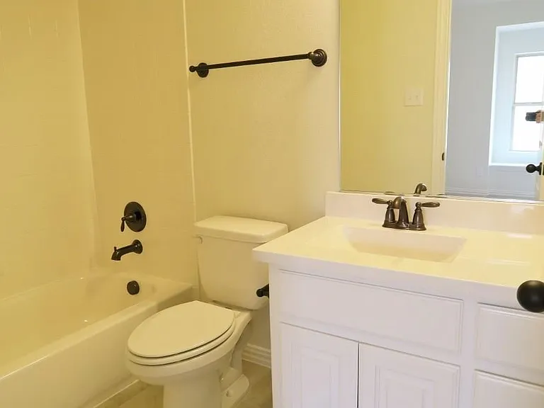 15704 Governors Island Way — Photo 30