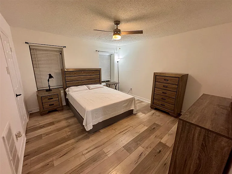 3131 Sw Fwy #C-35 — Photo 21