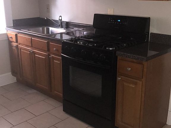 5th image of 256 Bradley St