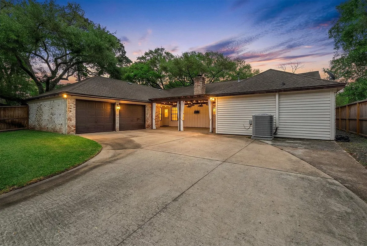 Building Photo - 602 Aldersgate Ct