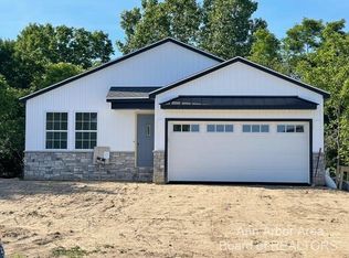 1400 McCully Ln, Fenton, MI 48430