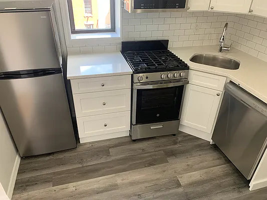 Rented by Bond New York | media 19