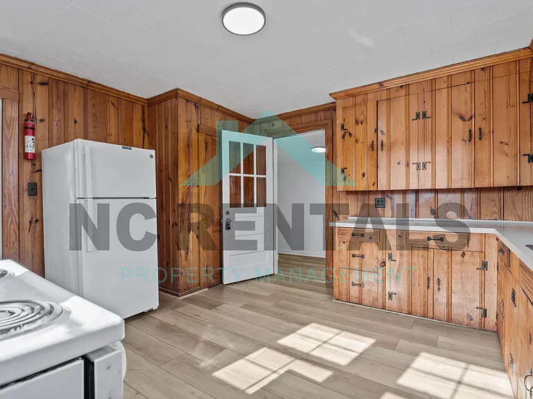 5001 Marriott St — Photo 11