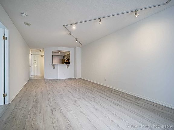 3rd image of 24 Wellesley St W #912
