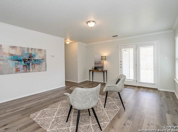 3rd image of 2606 Majestic Dr