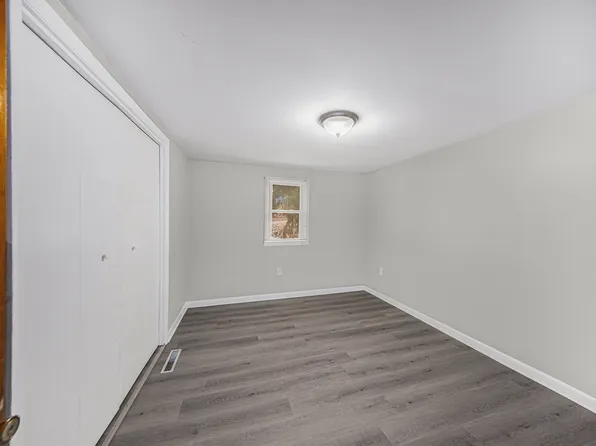 126 Henrietta St, Munith, MI 49259