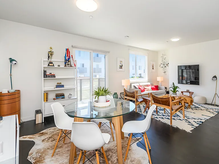 555 Innes Ave #408 — Photo 11