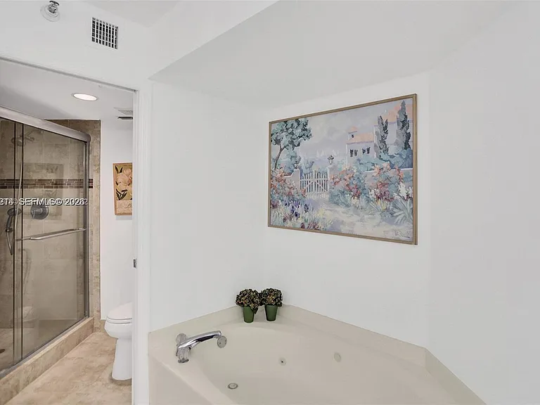 3500 Mystic Pointe Dr #2306 — Photo 30