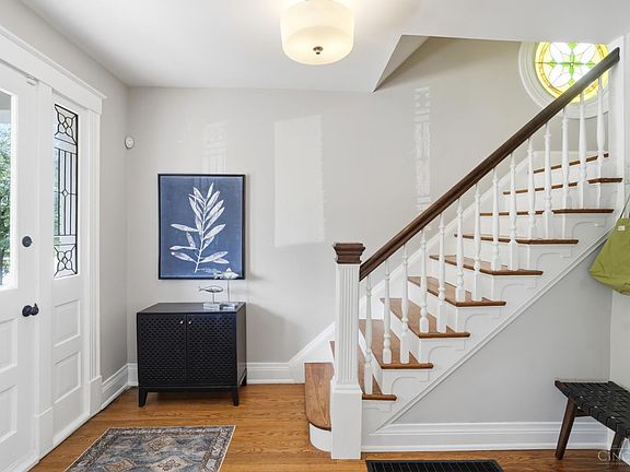 4th image of 2742 Markbreit Ave