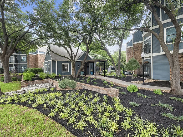 The Azul Apartments — Photo 28