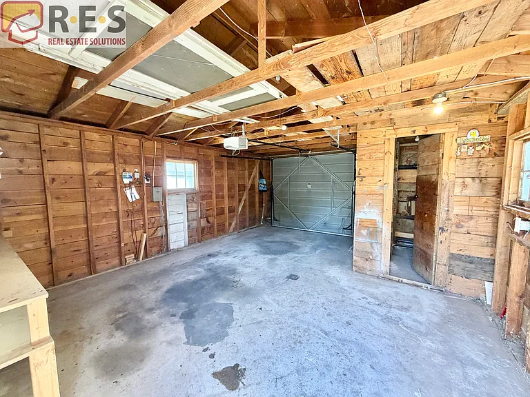 2216 Elmira St — Photo 11