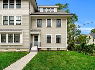 1 Broadway Ave APT 4, Ipswich, MA 01938