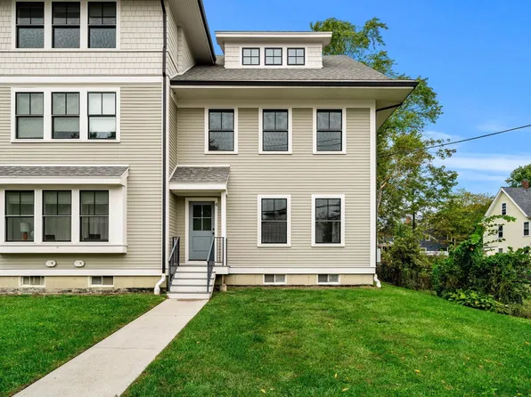 1 Broadway Ave APT 4, Ipswich, MA 01938