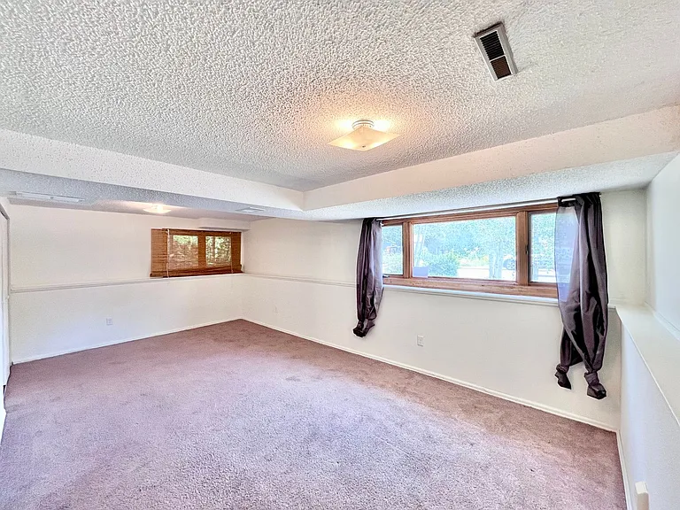 2493 Fleming Dr — Photo 9
