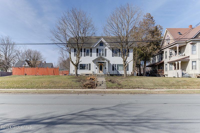 3rd image of 301 N Perry Street