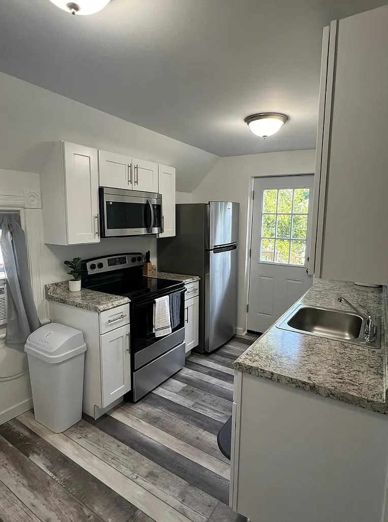 2 bed, 900 sqft, $1,400 — Photo 3