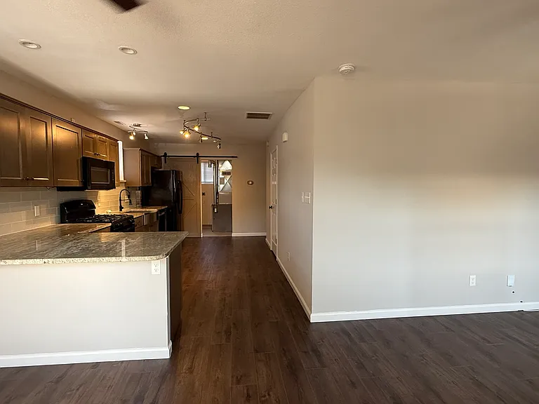 3175 Ivanhoe Ave — Photo 3