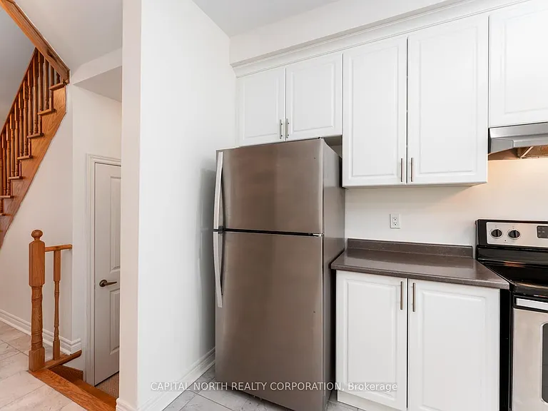 84 Fortis Cres — Photo 13