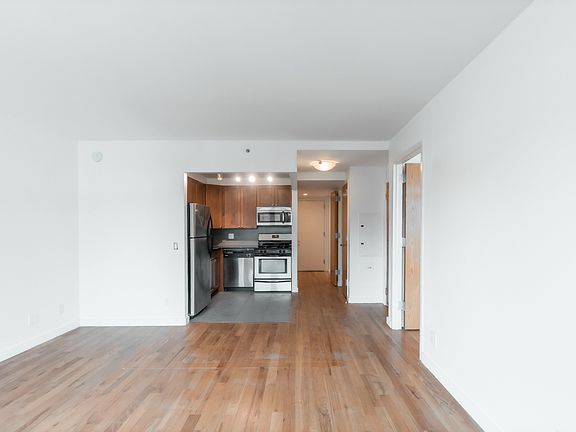 2nd image of 196 Stanton St #6EX