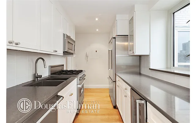 Rented by Douglas Elliman | media 16