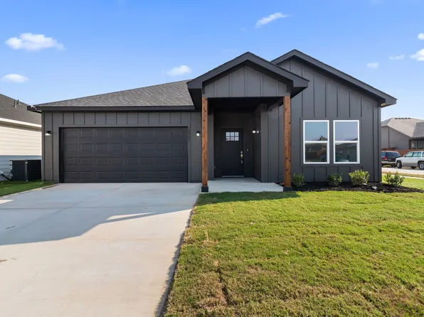 221 Lead Creek Dr, Fort Worth, TX 76131