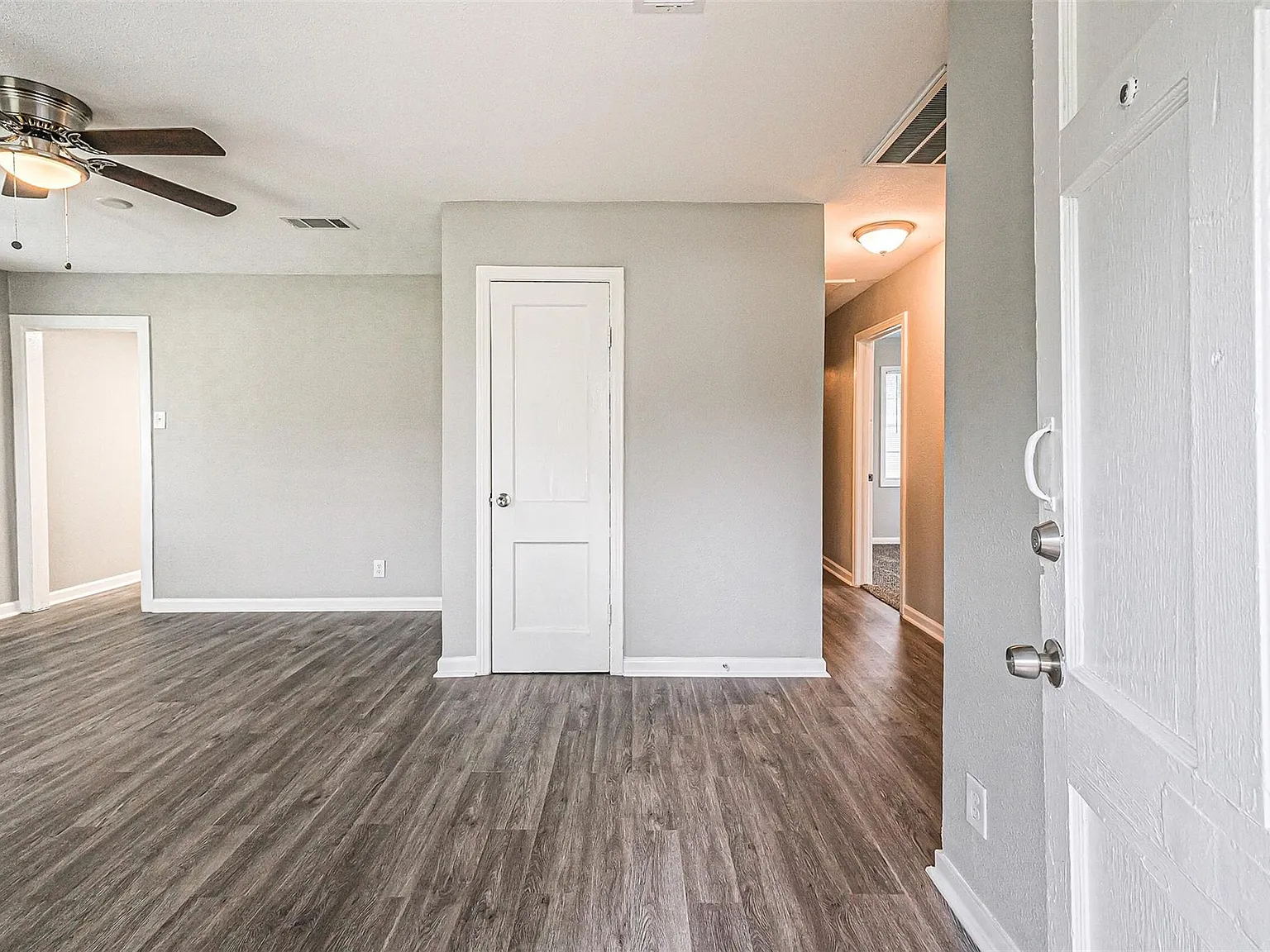 3 bed, 1.0 bath, 1328 sqft, $1,650 — Photo 2