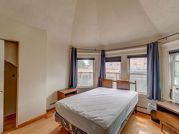 3rd image of 61 Lake Pl #36372F27B