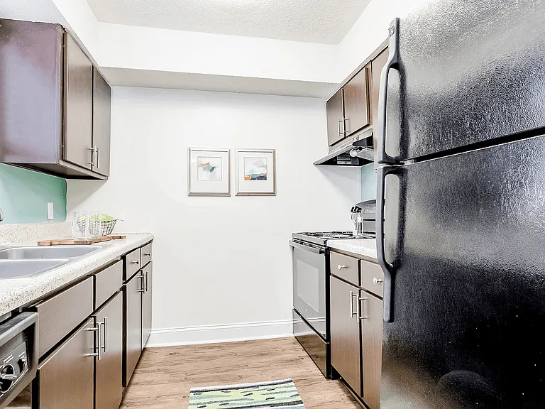 Regency Park Apartment Homes — Photo 7