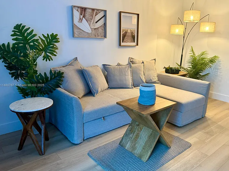 2301 Collins Ave #1121 — Photo 9