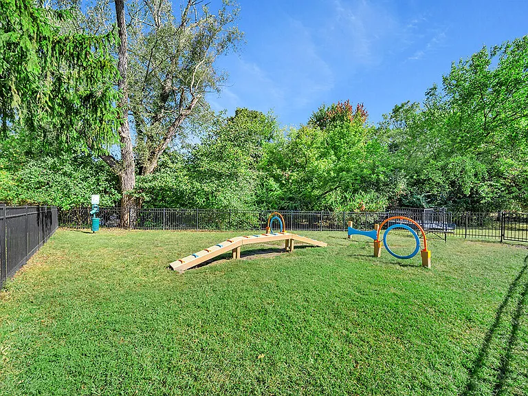Rochester Place — Photo 19