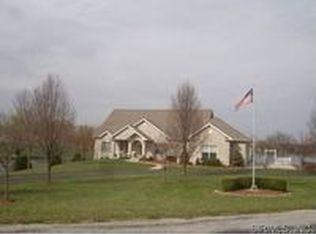 1301 Beanehaven Dr, Godfrey, IL 62035