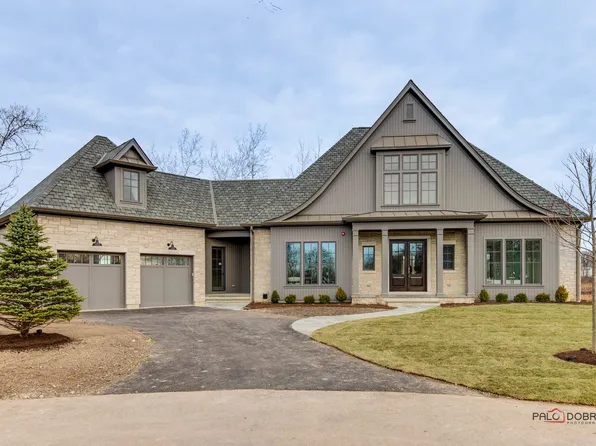 355 Hickory Ct, Lake Forest, IL 60045