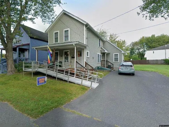 58 Bradford St, Northampton, MA 01060