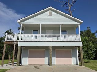 6207 Lacey Oak Dr, Hitchcock, TX 77563