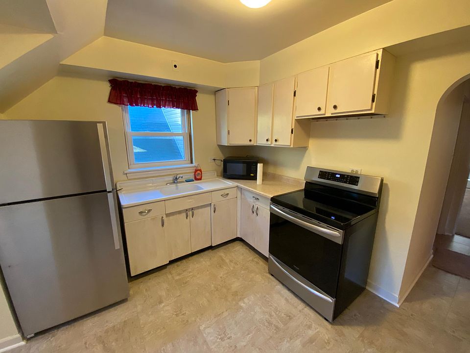 1st image of 6135 N Moody Ave #2