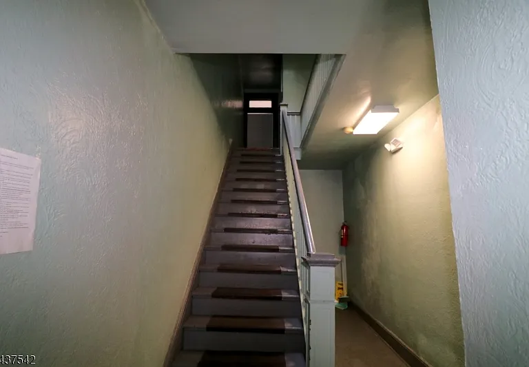 160-164 New York Ave #3 — Photo 11