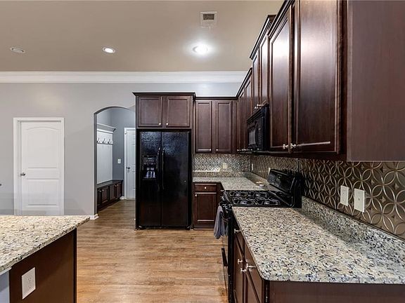 4th image of 21 Copeland Ln