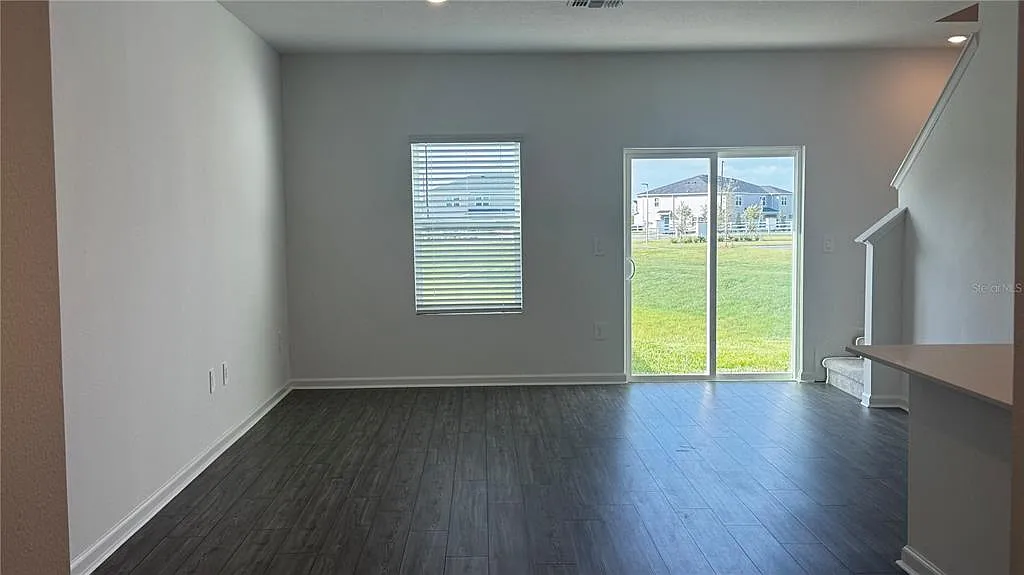 3 bed, 2.5 bath, 1339 sqft, $1,700 — Photo 3