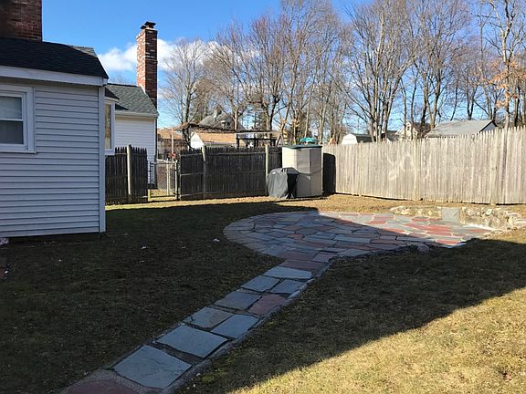 4th image of 174 Dana Ave